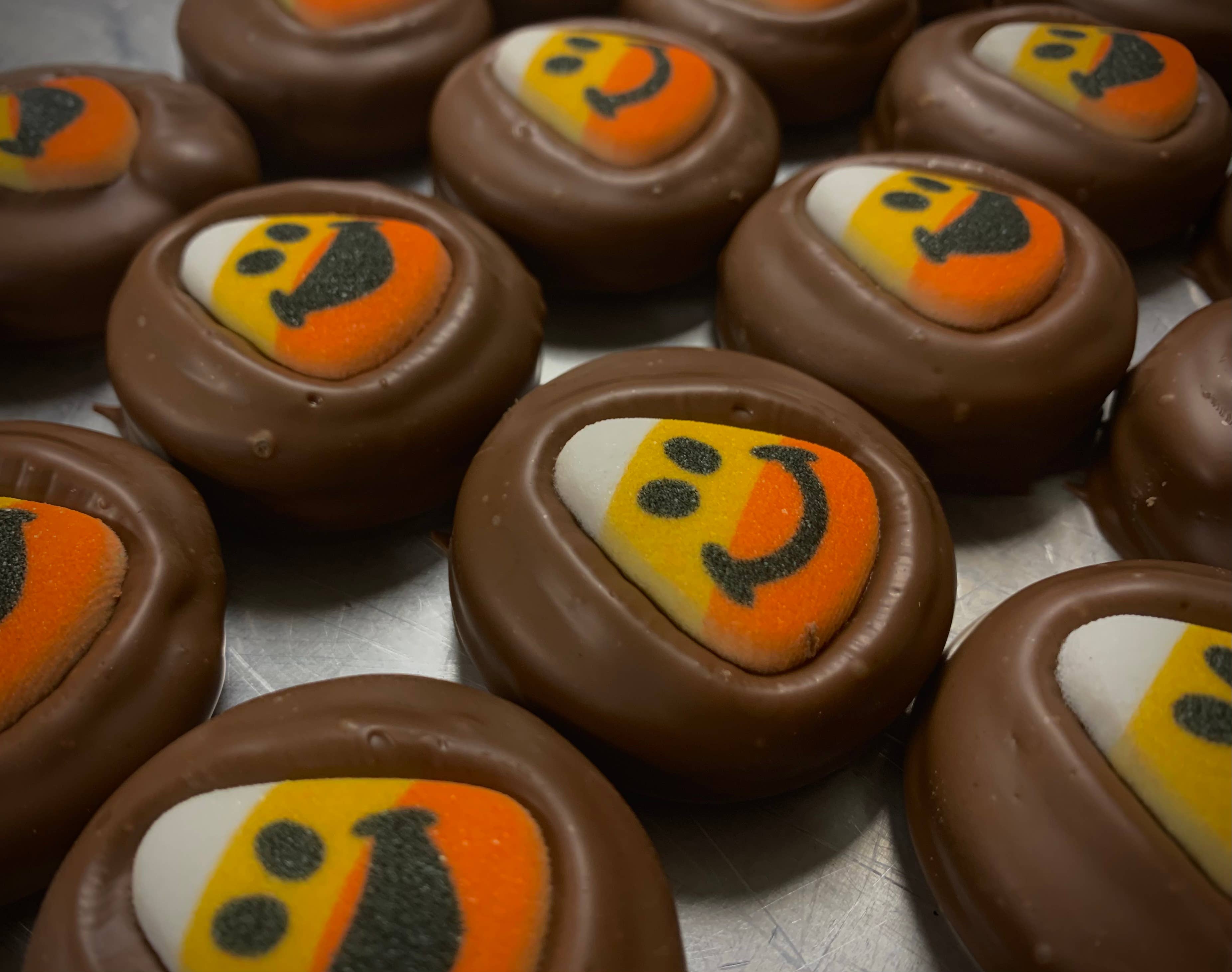 Fall Themed O’Smiling Candy Corn 🌽 O’Oreo w/ Milk Choc 3 PK - Posh West Boutique