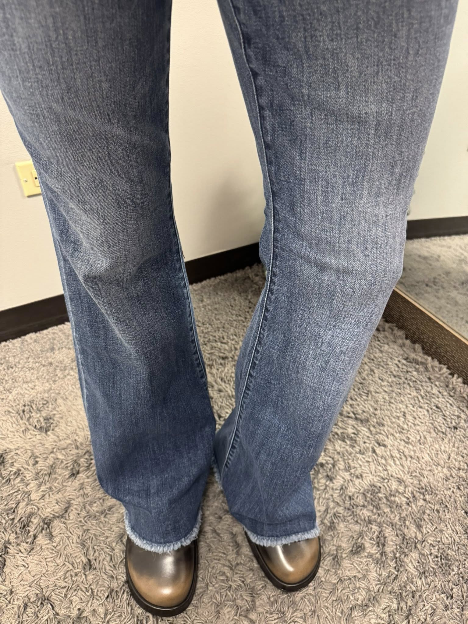 Judy Blue MR Vintage Wash Flare w/ Fray Hem Jeans