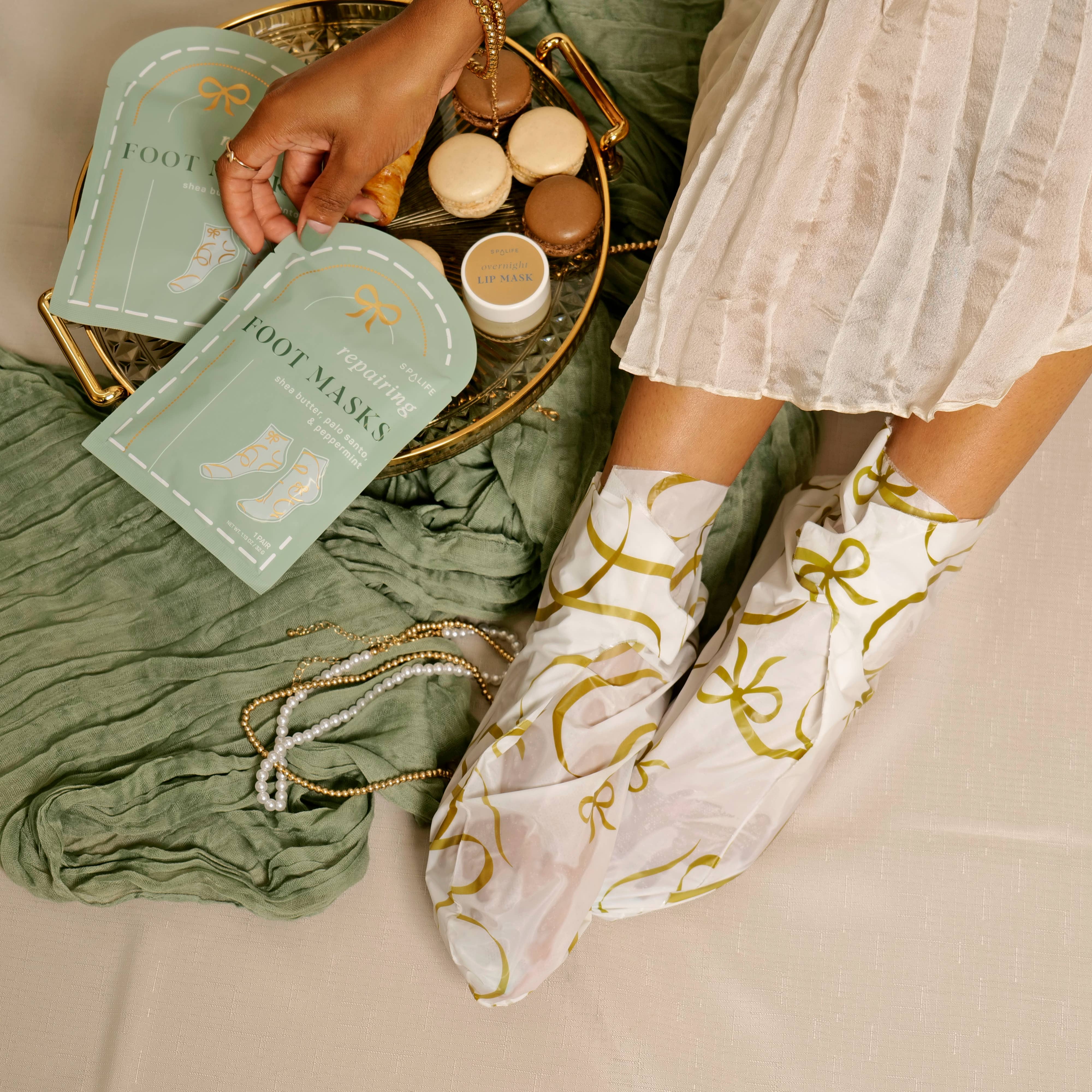 Christmas Holiday Foot Mask with Palo Santo & Peppermint 2ct - Posh West Boutique