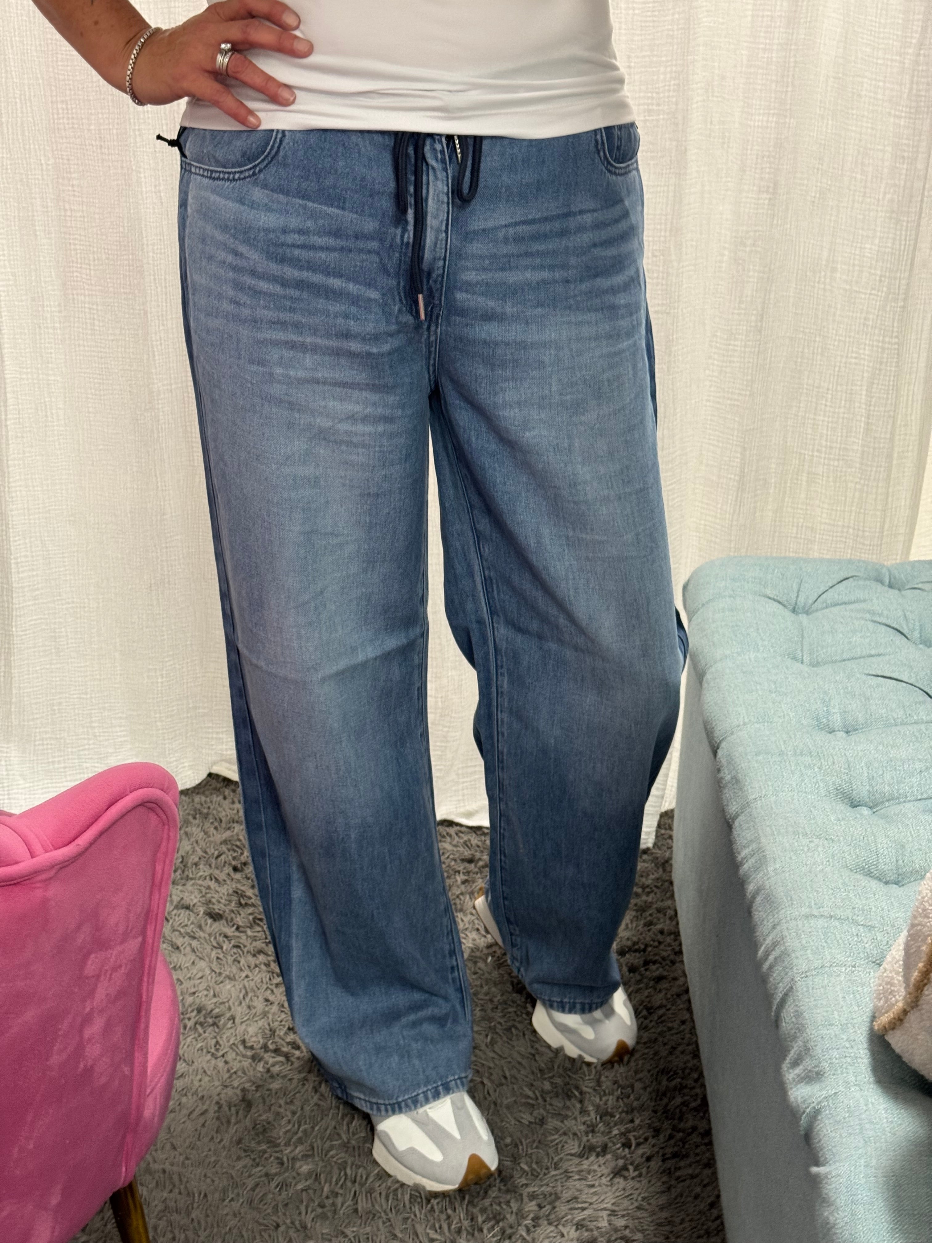Judy Blue Tie Waist Jeans!!