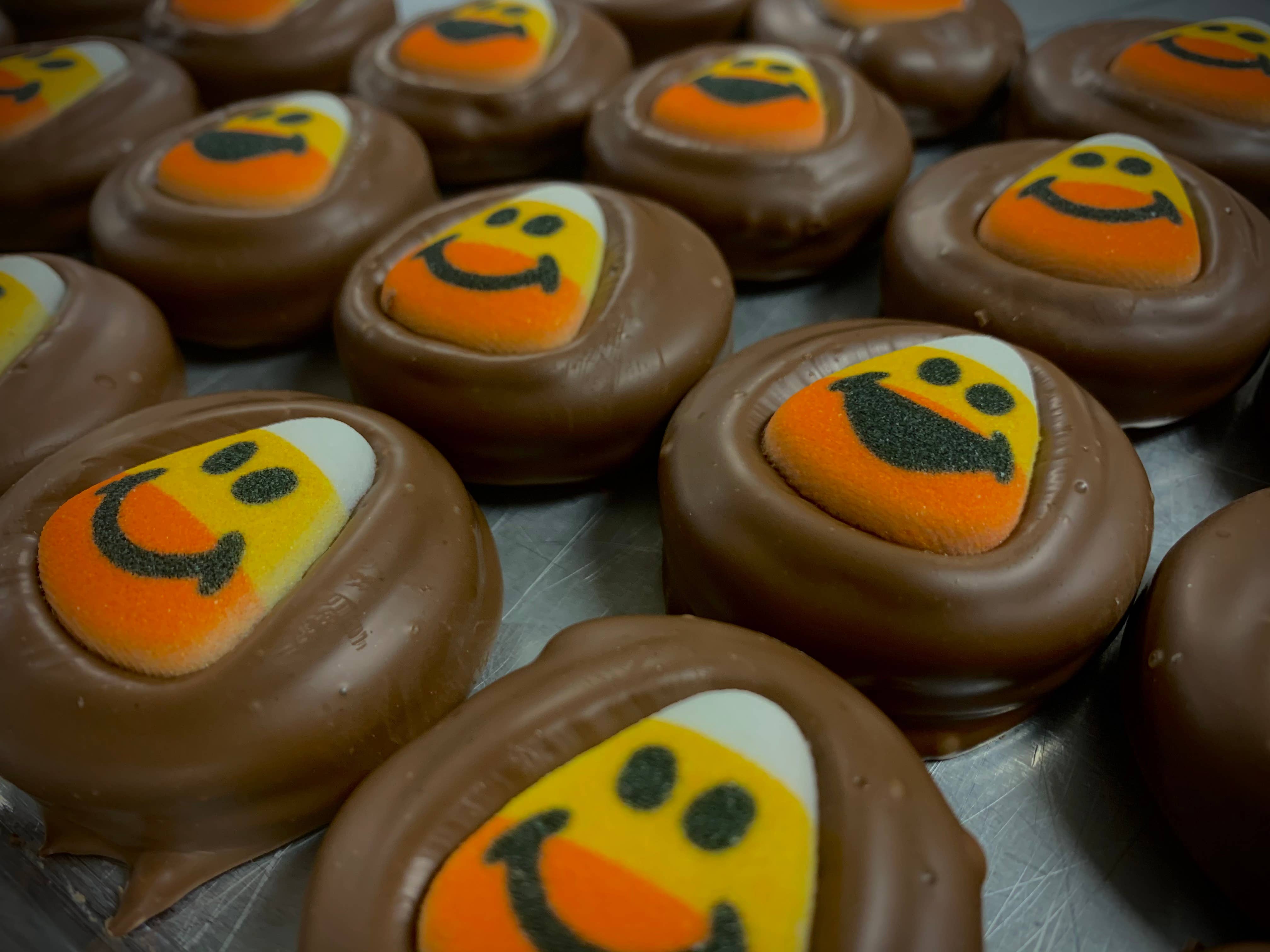 Fall Themed O’Smiling Candy Corn 🌽 O’Oreo w/ Milk Choc 3 PK - Posh West Boutique