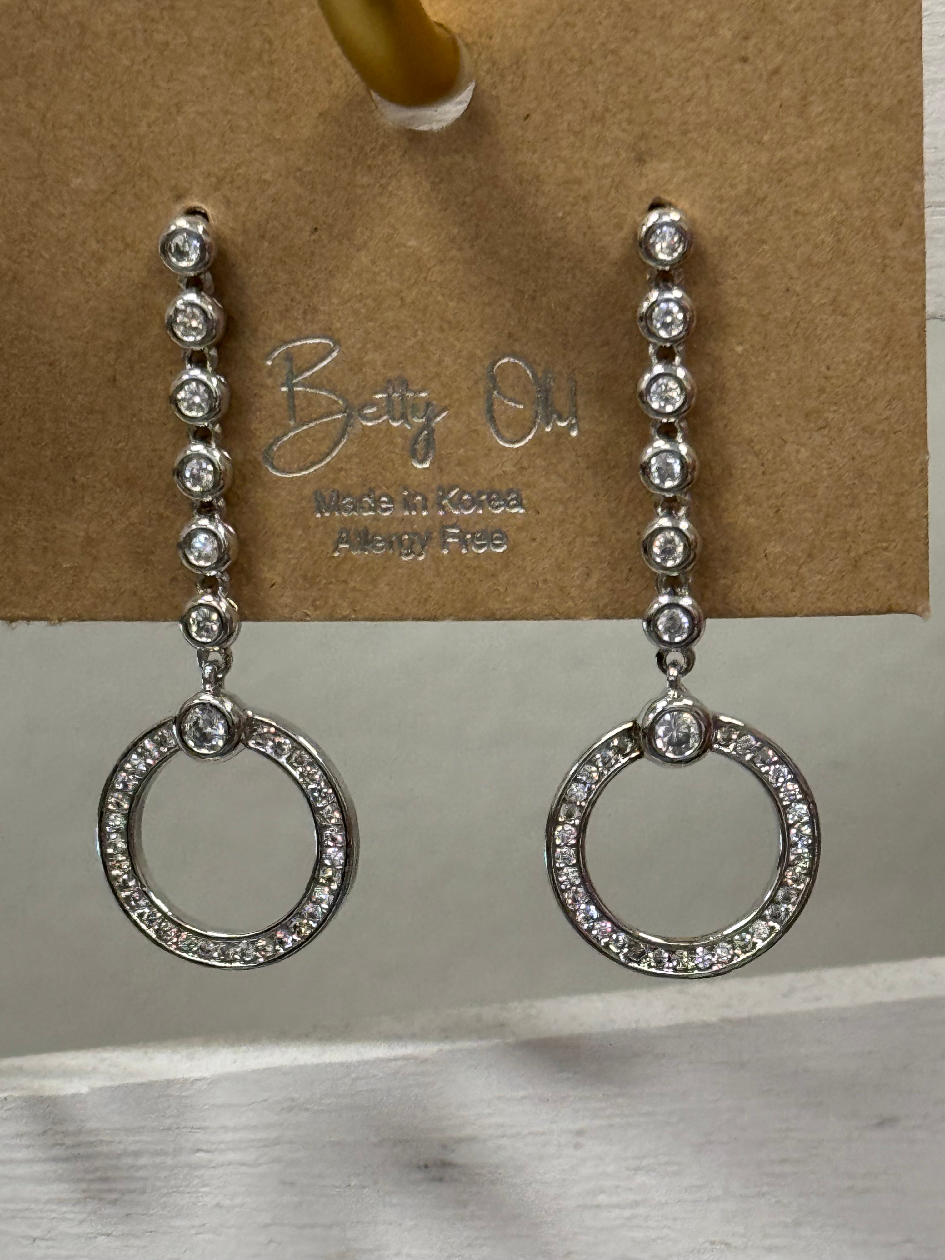 Betty Oh Silver Dangle Earring - Posh West Boutique