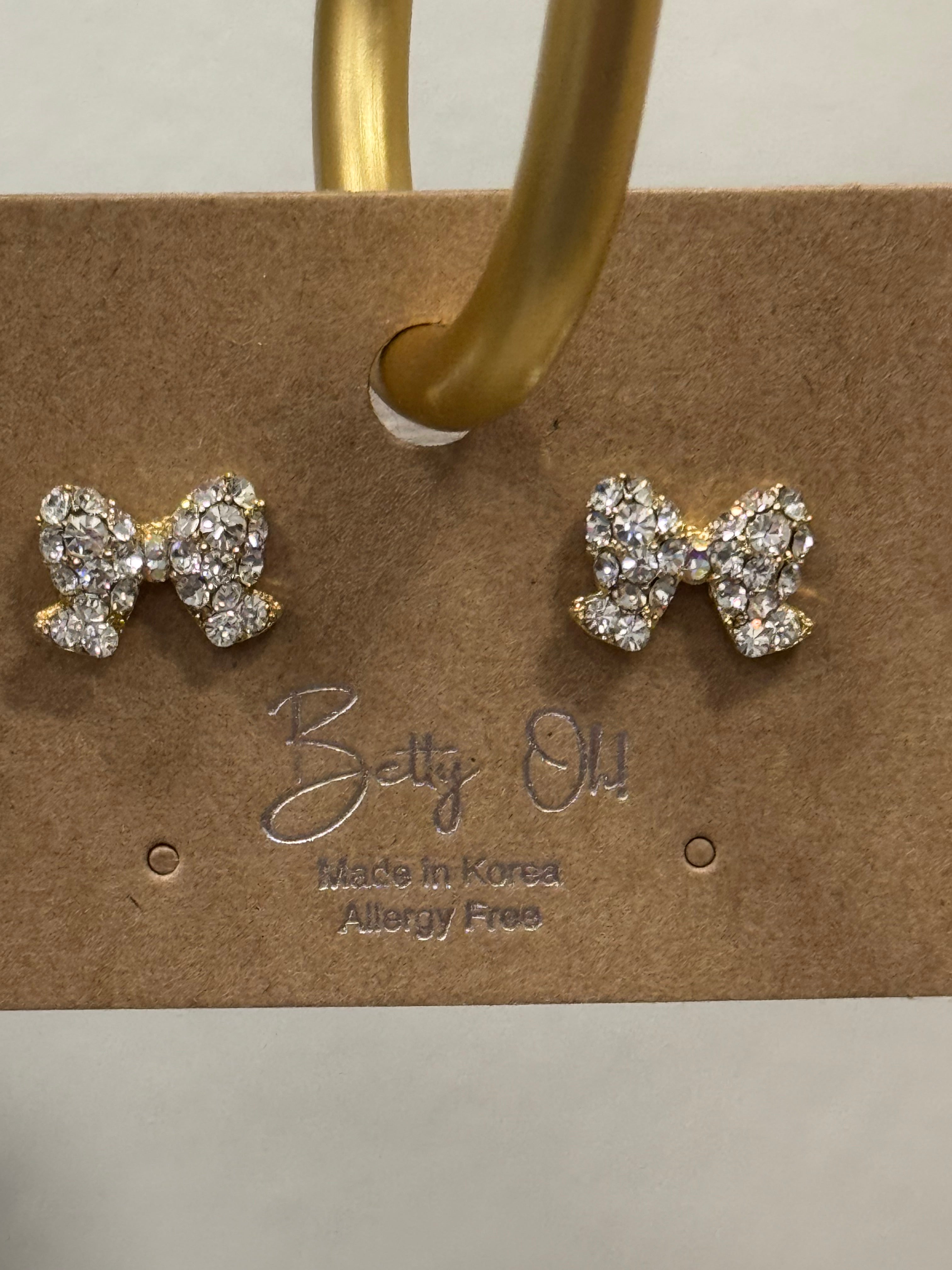 Betty Oh Gold Bow Earring - Posh West Boutique