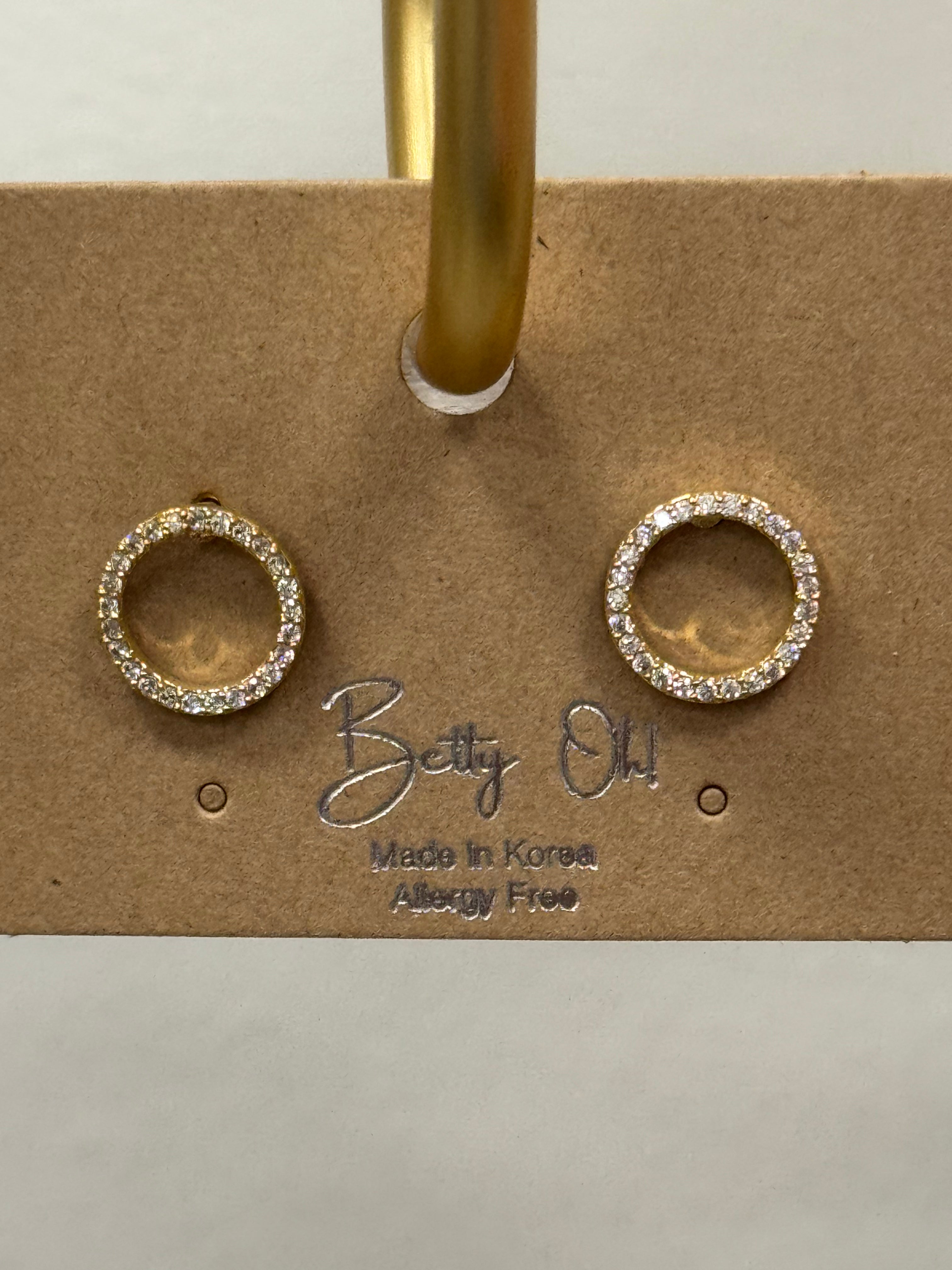 Betty Oh Gold Circle Earring - Posh West Boutique