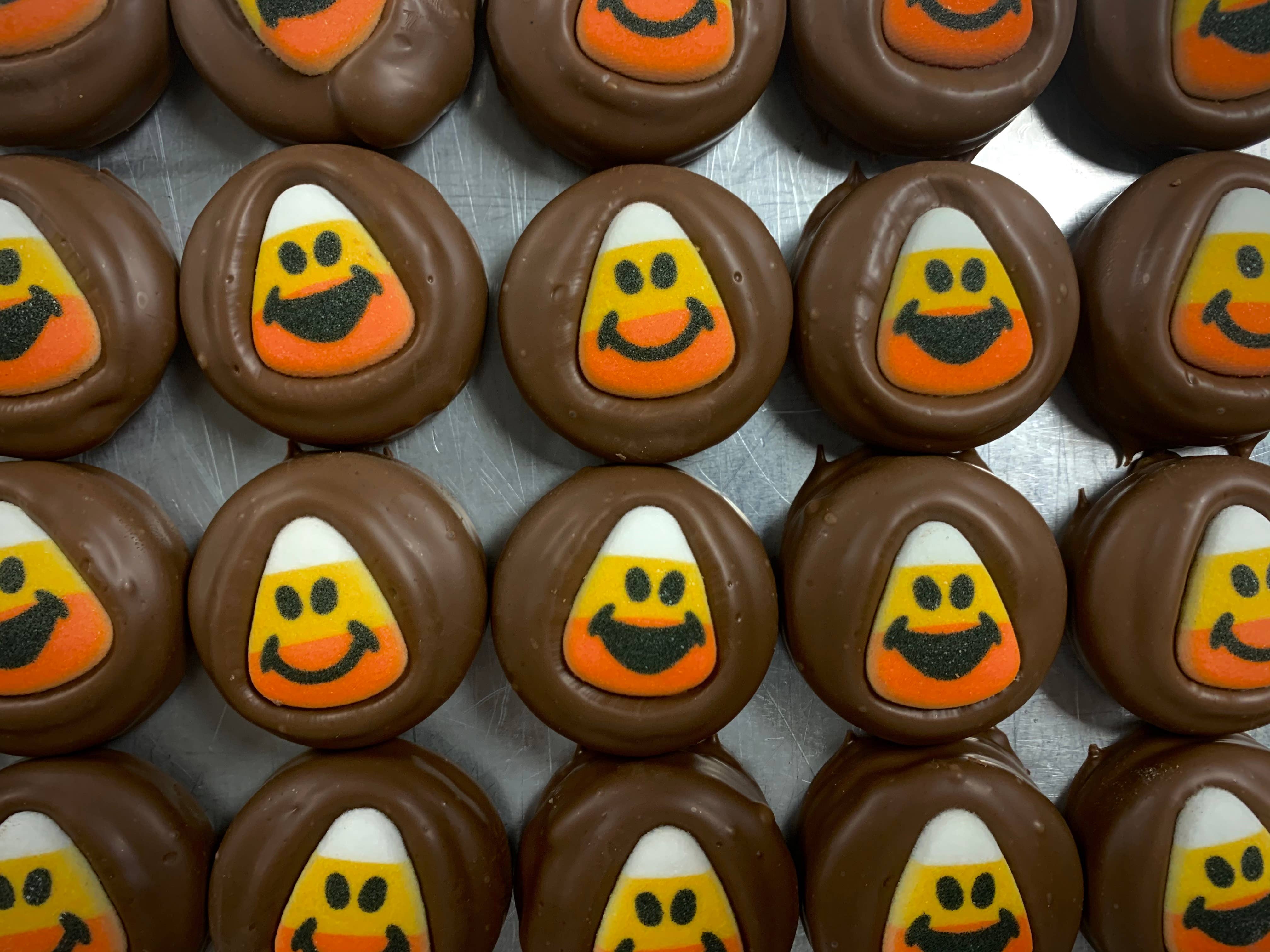 Fall Themed O’Smiling Candy Corn 🌽 O’Oreo w/ Milk Choc 3 PK - Posh West Boutique