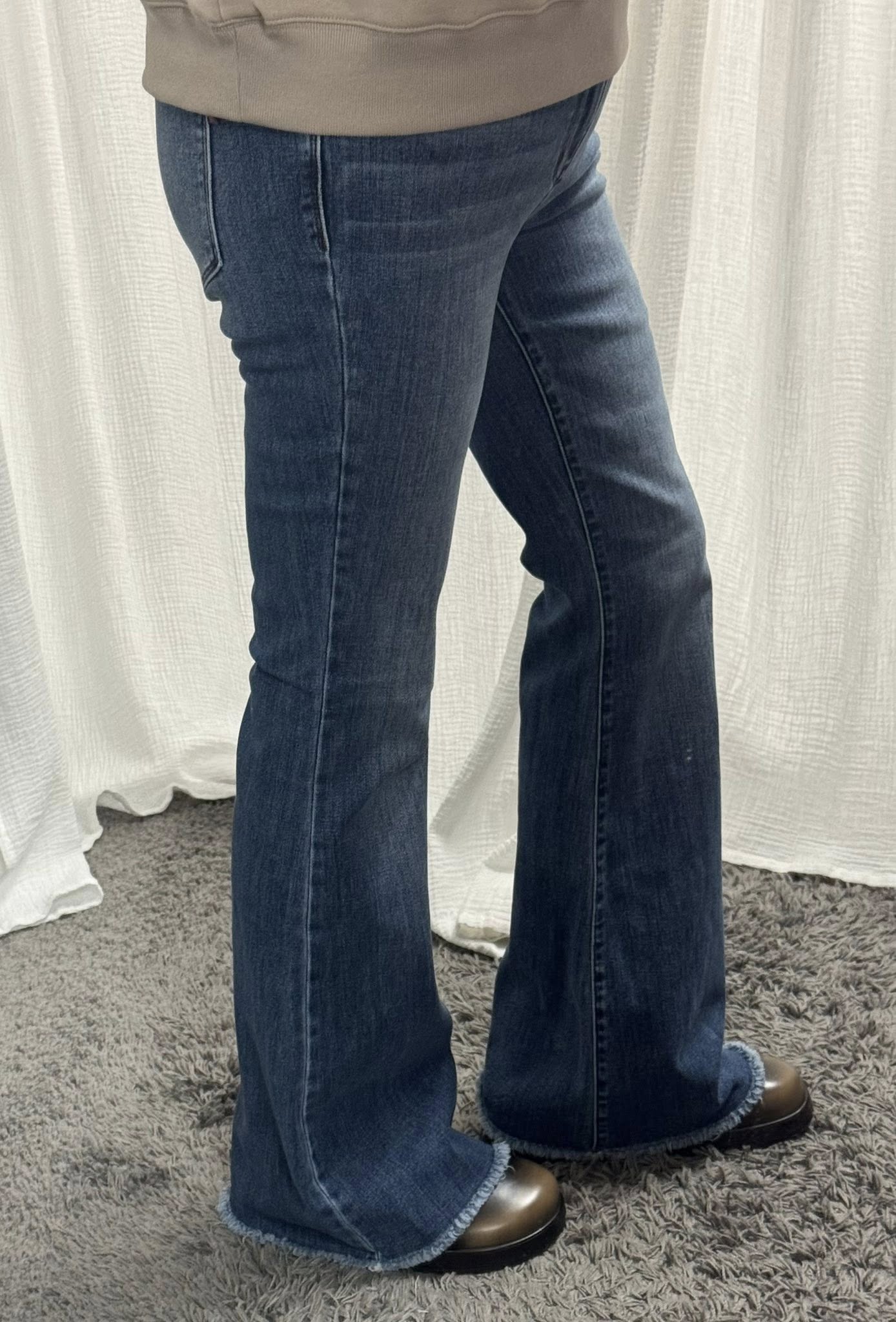 Judy Blue MR Vintage Wash Flare w/ Fray Hem Jeans