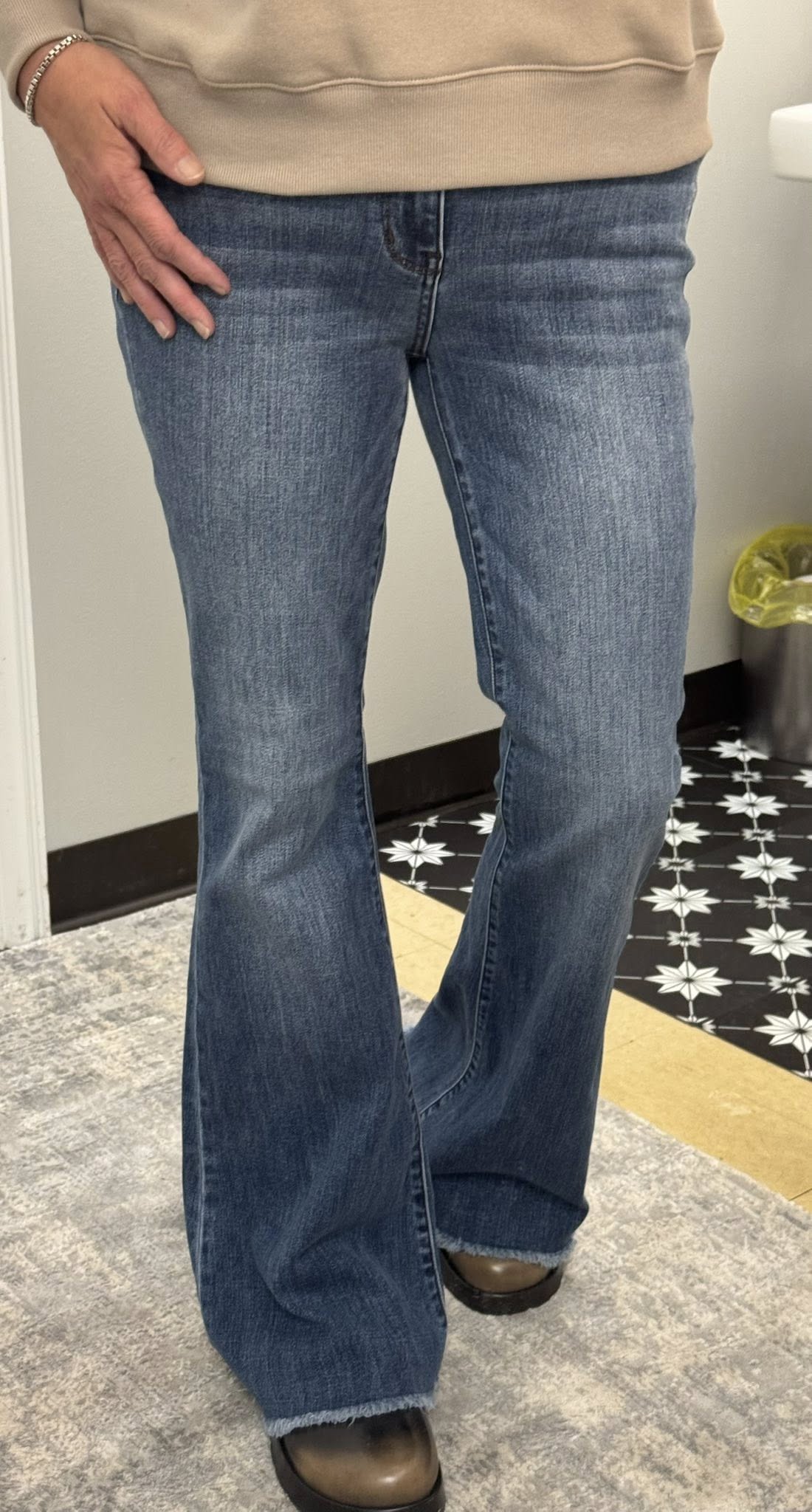 Judy Blue MR Vintage Wash Flare w/ Fray Hem Jeans