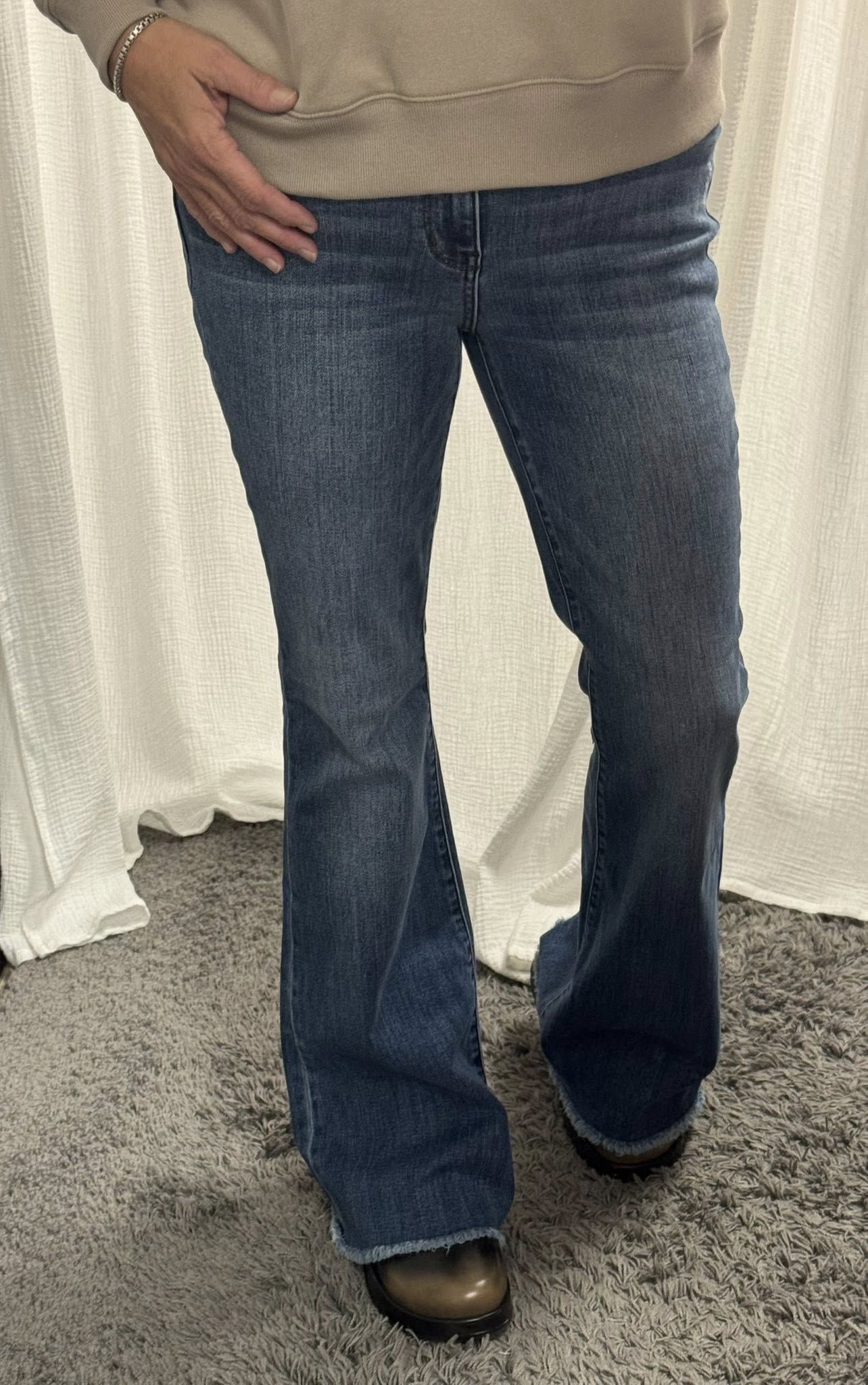 Judy Blue MR Vintage Wash Flare w/ Fray Hem Jeans