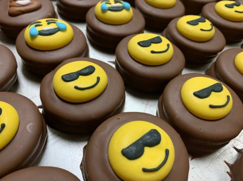 O’Oreo “Emoji Expressions” 😃 😜 Milk Chocolate 3PK - Posh West Boutique