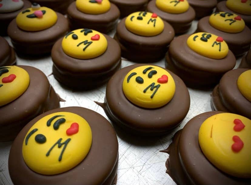 O’Oreo “Emoji Expressions” 😃 😜 Milk Chocolate 3PK - Posh West Boutique