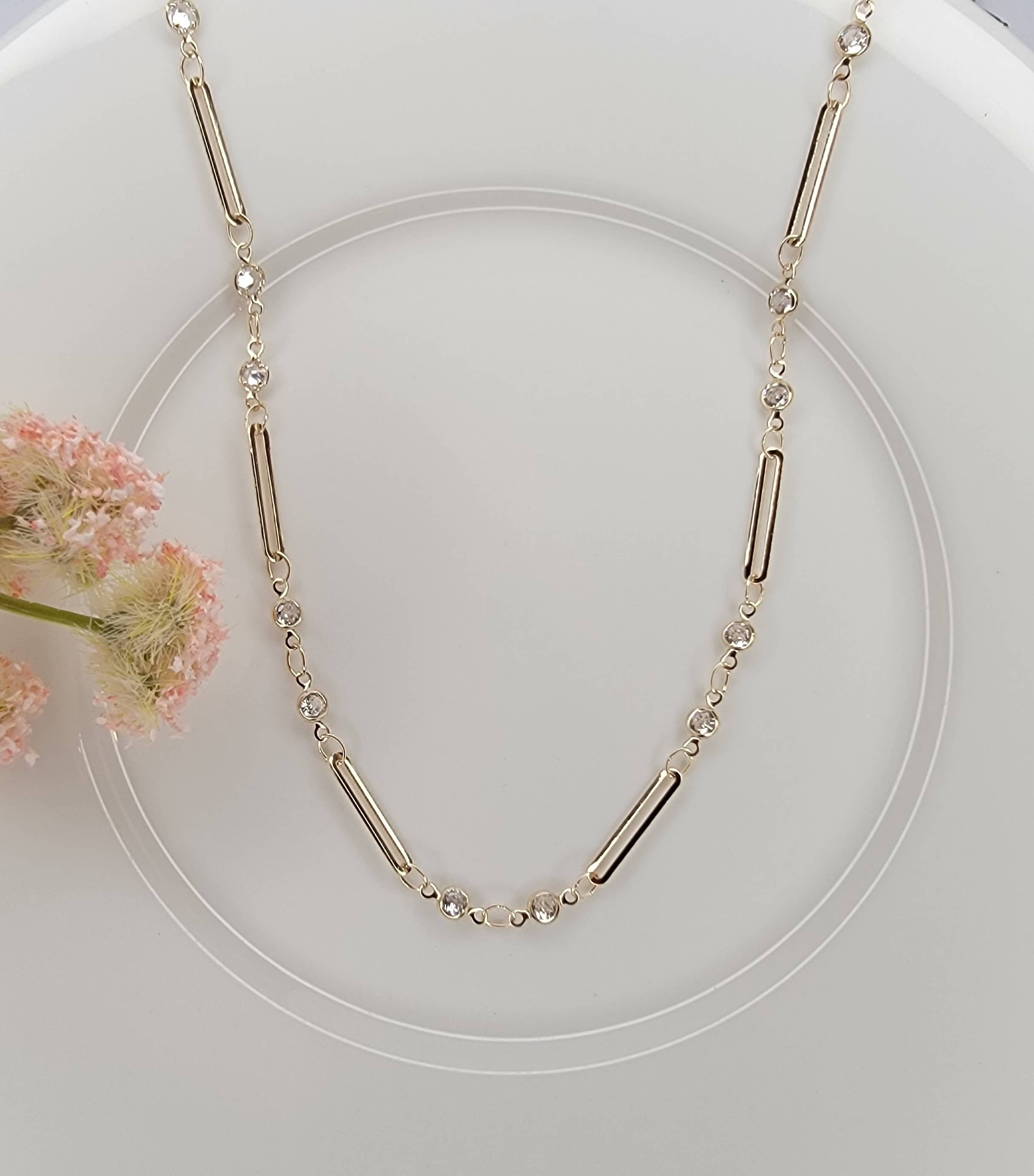 DELICATE LINK WITH CZ NECKLACE.