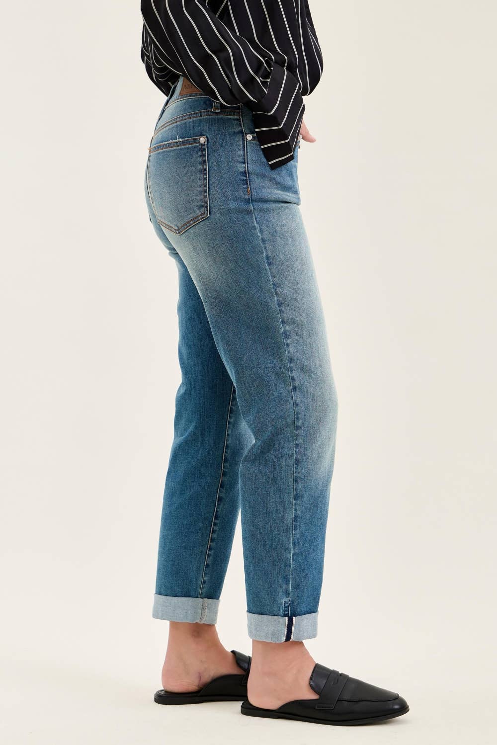 Judy Blue Boyfriend Mid Rise Cool Denim Jeans