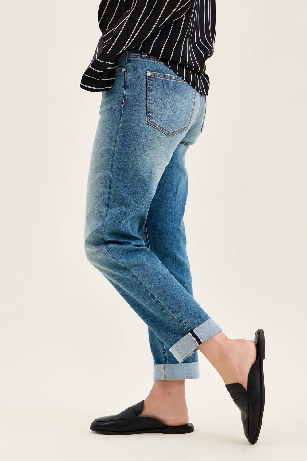 Judy Blue Boyfriend Mid Rise Cool Denim Jeans